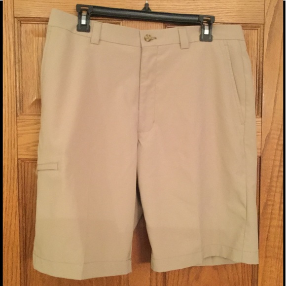 Roundtree /& Yorke Shorts Men/'s 32 NWT Light Khaki Classic Fit Pleated Front
